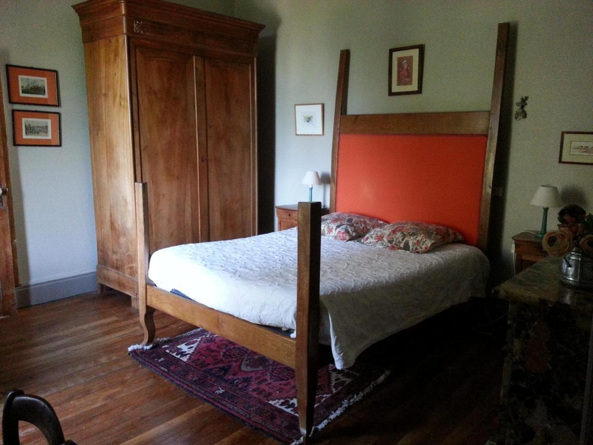 Bed and Breakfast Le Logis Les Pineaux Екстер'єр фото
