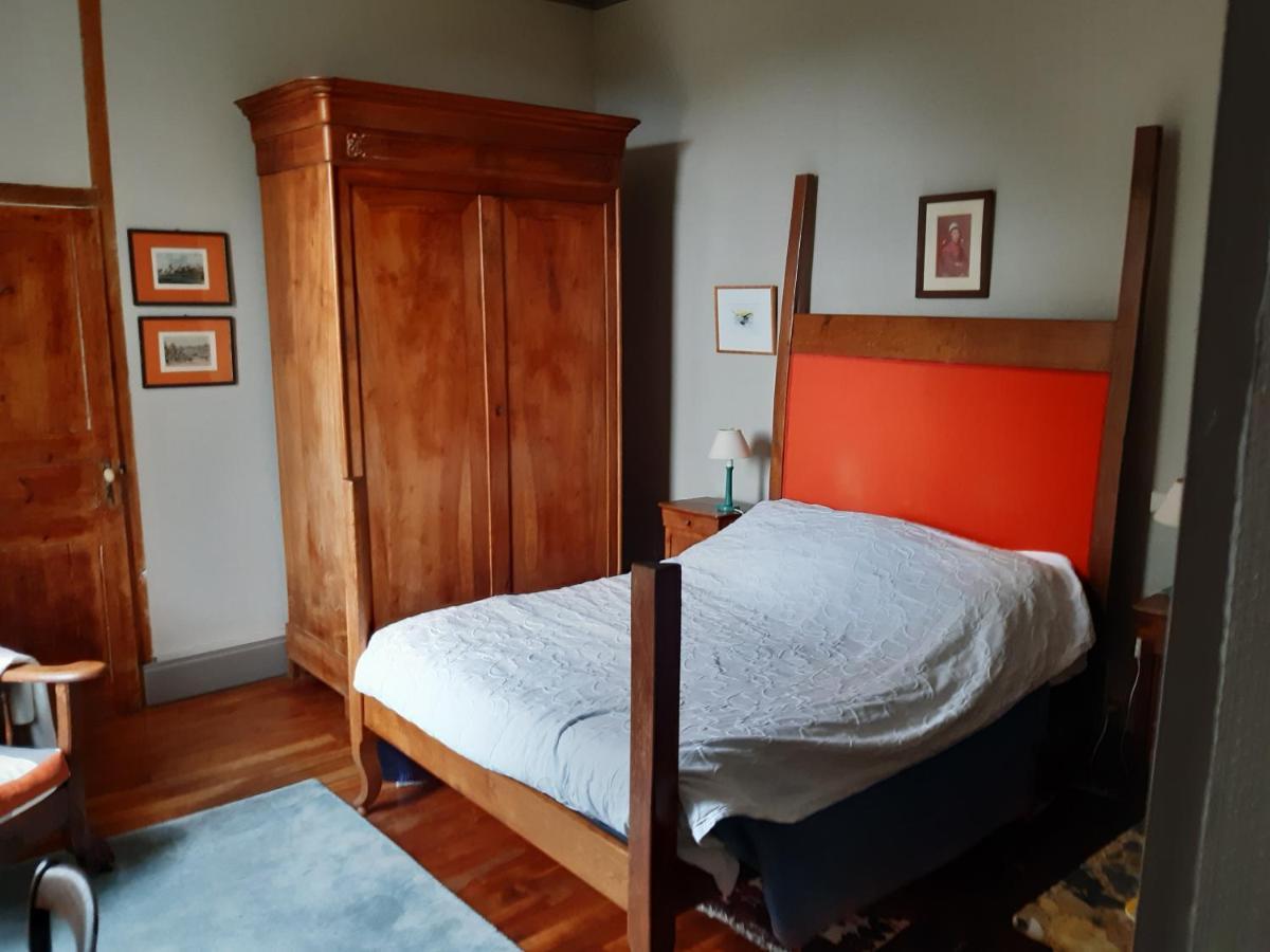 Bed and Breakfast Le Logis Les Pineaux Екстер'єр фото